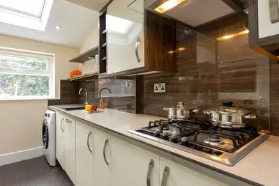Image de Pass the Keys | Modern Home near Trent Bridge|Notts County Fc