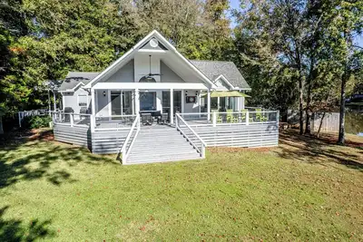 Image de Peninsula on Lake Sinclair, Sleeps 6, Kayaks+More!