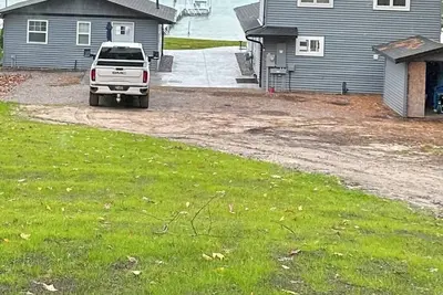 Image de Gather in this modern retreat with boat mooring.