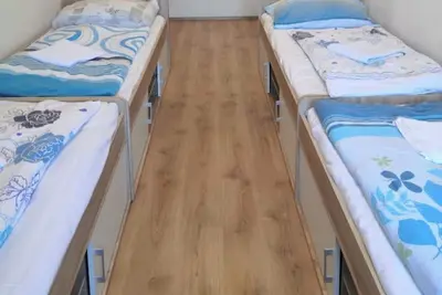 Image de Economic group apartment with single beds