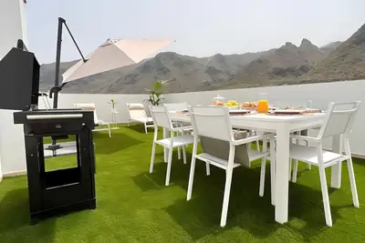 Image de Appartement de vacances 'Apto Moderno Con Vistas Únicas' avec vue sur la mer, terrasse privée et Wi-Fi