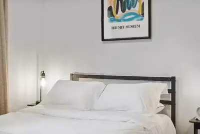 Image de Sophisticated & Warm 4bd | Near Intl Airport