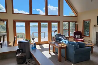Image de Waterfront home with beautiful views of Mdi and mountains.
