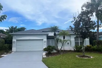 Image de 3 Bedroom Lakefront Retreat