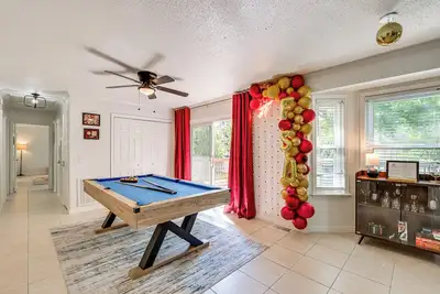 Image de Walk to Campus, Fsu Photo Wall: Inviting Retreat!