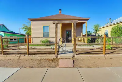 Image de Walkable Location, Fenced Yard: Wickenburg Home!