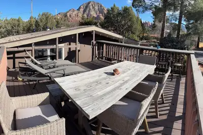 Image de 4-bedroom house with 2 open living rooms in the heart of enchanting Sedona.