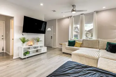 Image de 10 Mi to Downtown Houston: Family Home w/ Yard