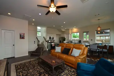 Image de Urban Comfort Meets Modern Convenience — 3br Home Minutes from Downtown Houston