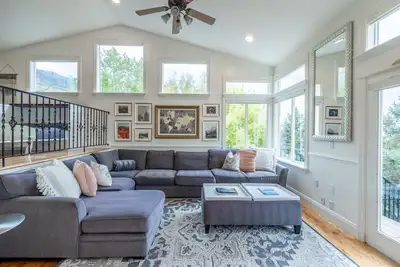 Bell Canyon Haven • Mountain Views • Ski Access