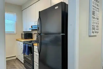 Image de New- 3 Beds- Laundry- Mins to Elliot/Cmc/Mht