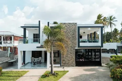 Image de Modern Oasis : Where Elegance Meets Peace