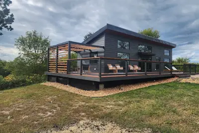 Image de Secluded Modern Cabin with Bluff Views, Hot Tub, Fire Pit.