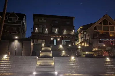 Image de Lakefront Retreat - Dock, Golf, Hot Tub & Arcade