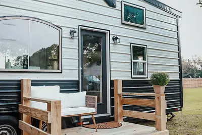 Image de Charming Tiny Home in Pace Near Downtown and Pensacola Beach, 2 min from Walmart