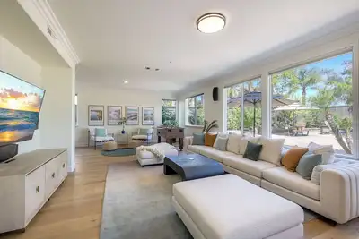 Image de Luxury Home w/ Piano, Foosball, & Backyard Entertaining and Bbq