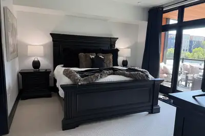 Image de Stunning 2-bedroom condo, beautifully furnished.