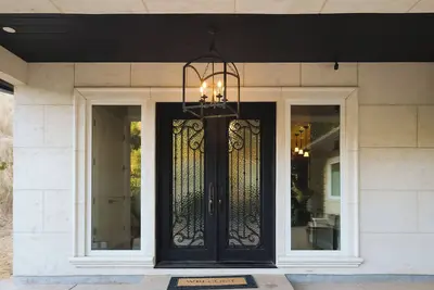 Image de The Alhambra Retreat •  Gated • Spacious • Private