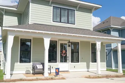 Image de Spacious Home Near Campus - Sleeps 10