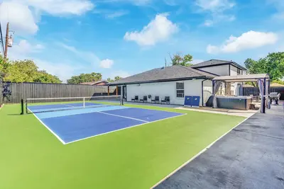 Image de Pickleball & HotTub near Fw Stockyards Sleeps 20