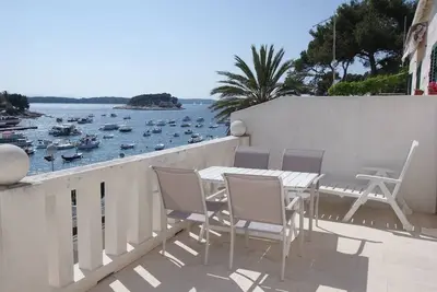 Image de Appartement d'une chambre avec la terrasse et la vue sur le mer Hvar (A-24926-a)
