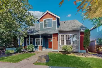 Image de Beautiful Enumclaw home near downtown with yard, grill, gas fireplace, & A/C