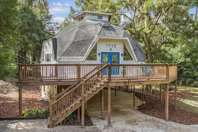 Image de Unique Dome Retreat w/ Deck - Near Downtown Gainesville & 1 mile to Uf Stadium