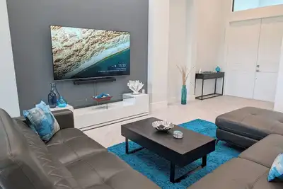 Image de [Newly Built] Modern waterfront vacation home w/ saltwater pool & spa in Sw Cape