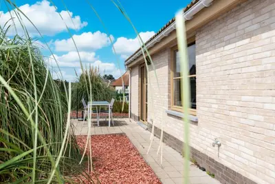 Image de Maison au parc près de mer, animaux ok