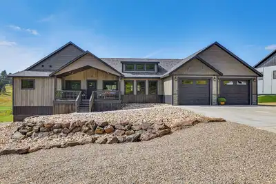 Image de Hot Tub & Game Room: Group Golf Retreat in Sturgis