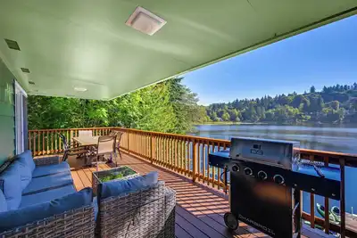 Image de Private Dock & Fire Pit: Lakefront Gem in Olympia