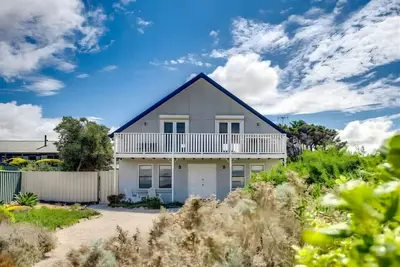 Image de Barefoot Bungalow—Family-friendly Beachside Living