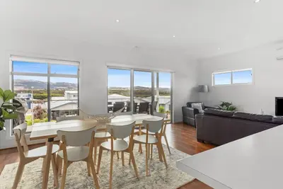 Image de Castaway Beach House—Countryside Views by the Sea