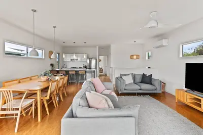 Image de Salty Breeze—Central Family Getaway by the Sea