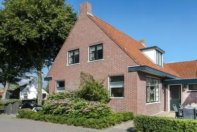 Image de Maison de vacances à Nes avec piscine