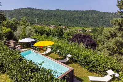 Image de Belle maison de vacances avec Wifi, climatisation, bain à remous, piscine privée, Tv et patio