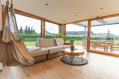 Image de Elegant Warm Bliss Hideaway Escape Lodge - Holiday Home with Hot-Tub and Sauna