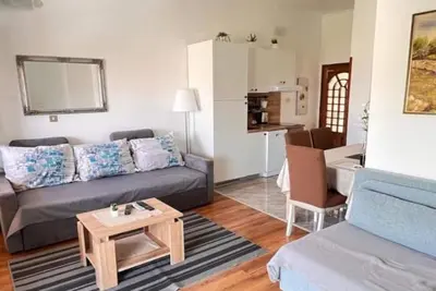 Image de Apartments Valentinovo - One Bedroom Apartment With Sea View (A)