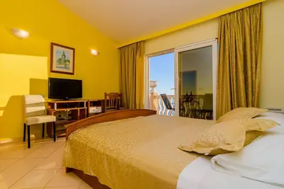 Image de Hotel Pansion Villa Antonio - Two Bedroom Suite with Balcony and Garden View 18