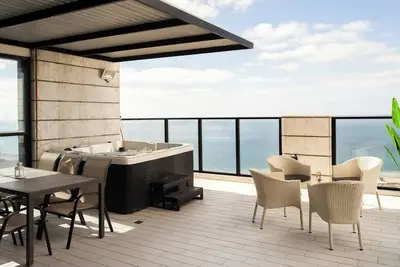 Image de O&O Group – Luxury Penthouse w/ Jacuzzi & Sea View