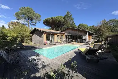 Image de Villa paisible avec piscine chauffée et climatisation à Lège-Cap-Ferret