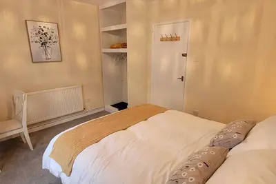 Image de Spacious Town Centre Apartment - Home Away From Home with Great Wi-Fi