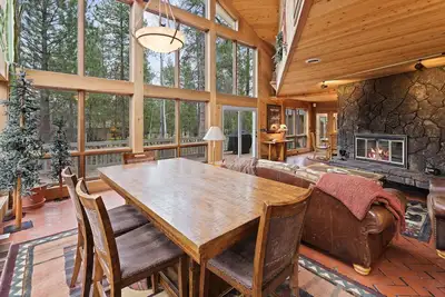 Image de Poplar 35 - Fun 3 Level Home, Pool Table, A/C, Hot Tub