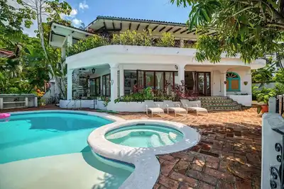 Image de Incredible 5br Villa With Huge Pool at Conchas Chinas