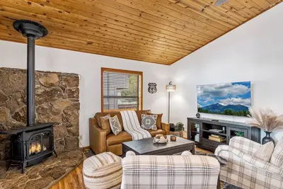 Image de Kiowa Cabin Hideaway Vacation Rental | 6-Guest   Mountain Hideaway, Flagstaff |  Mins to Dwtn•Trails