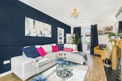 Image de Contractor-ready Homes. Secure Parking!