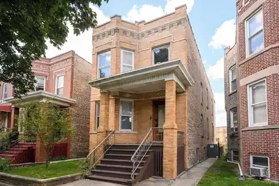 Image de Spacious 3-bedroom retreat in West Logan with modern amenities, perfect for families looking to relax and explore vibrant Logan Square.