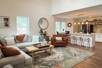 Image de New Listing! Beach Hideaway, Hot tub+Sleeps 8+Dog Friendly