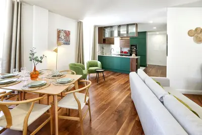 Image de Green Essence Duplex in Faro by Misha's Place