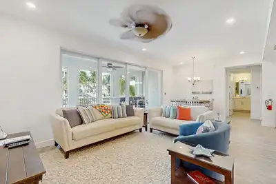 Image de Coastal chic one mile to beaches, pool, grills, splash park and dog friendly, Wd